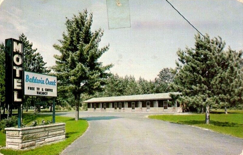 Baldwin Creek Lodge (Baldwin Creek Motel) - Old Postcard (newer photo)